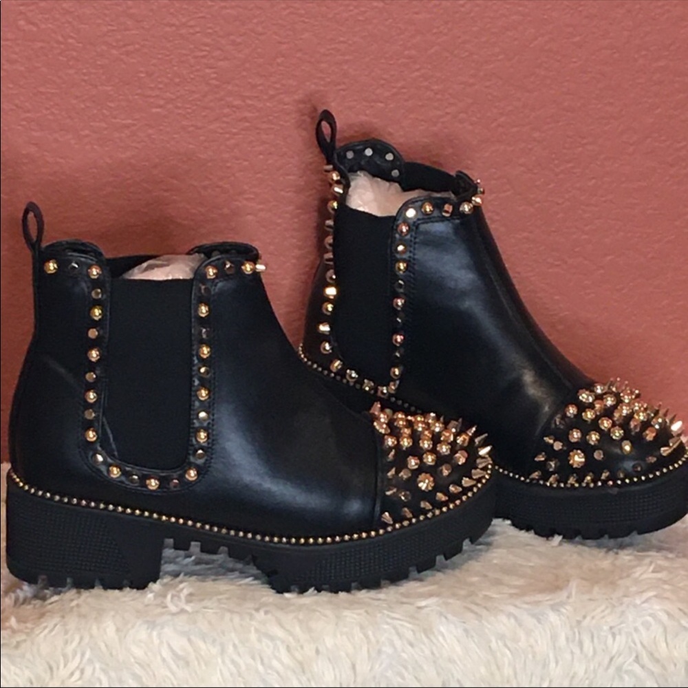 BLACK & GOLD STUDDED COMBAT BOOTS 🥾 - Picture 2 of 9